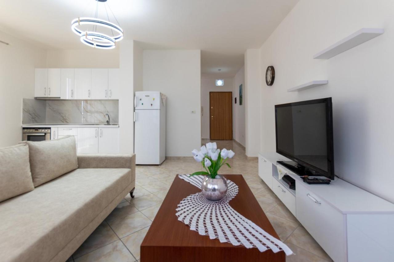 Spacious 2 Bedroom Apartment In Durres Beach Luaran gambar